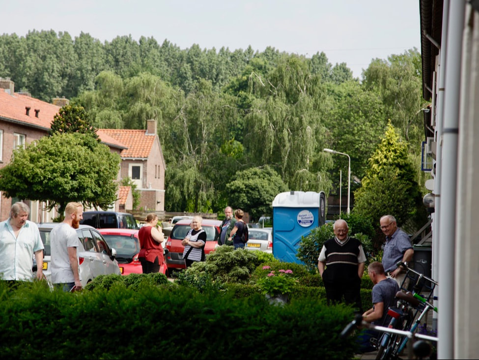 Op locatie in gesprek gaan met bewoners en advies te geven wat ze zelf allemaal kunnen doen tegen rattenoverlast. Dat loont en wordt gewaardeerd!
